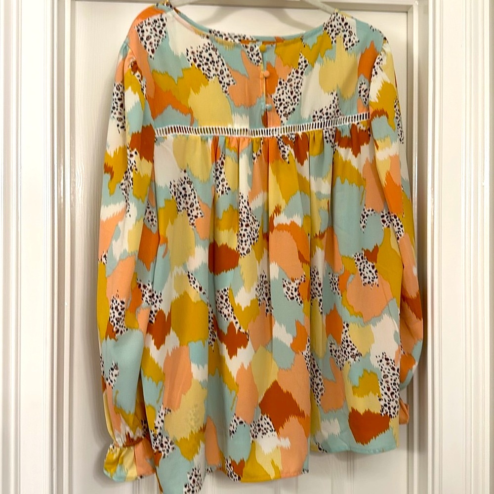 Cute blouse - Picture 3 of 3